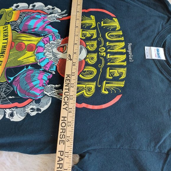 Gildan Men's Black Pennywise's Tunnel of Terror Derry ME.  T-Shirt Siz S - Picture 7 of 9